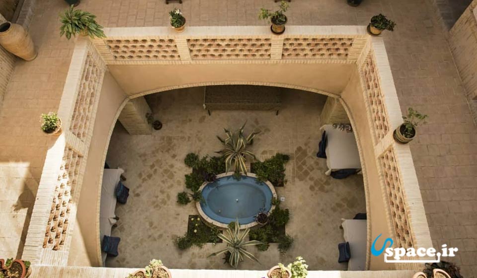 نمای محوطه هتل سنتی آرا - یزد